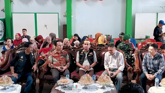 Perayaan Milad Pertama Paguyuban Masyarakat Kelapa Tiga Sejahtera (PMKTS) di Jalan Kelapa Tiga, Kecamatan Rappocini, Sabtu (11/02/2023). (Istimewa)