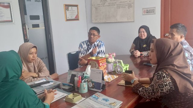 Tim Kanwil Kemenkumham Sulsel saat melakukan sosialisasi penguatan layanan Apostille di sejumlah instansi di Pemerintah Kabupaten Banteng, kemarin. (Dok. Humas Kanwil Kemenkumham Sulsel)