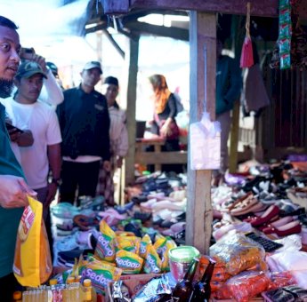Pantau Harga Bahan Pokok di Pasar Sentral Malino, Gubernur Sulsel: Mari Gerakkan Ekonomi Pasar Tradisional