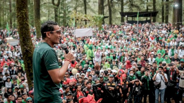 Menteri Pariwisata dan Ekonomi Kreatif Sandiaga Salahudin Uno, memberikan sambutan saat Jalan Sehat peringatan HUT ke 50 PPP di Kawasan Wisata Malino, Minggu (12/02/2023). (Istimewa)