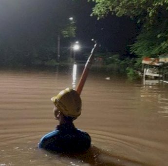 PLN Siaga, Amankan Pasokan Listrik saat Banjir di Makassar