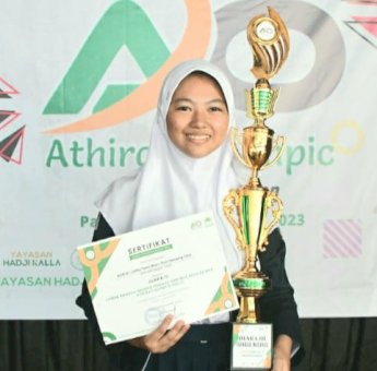 Keren! Siswi di Sinjai Juara III Olimpiade Bahasa Inggris se-Sulselbar