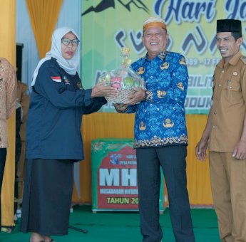 Pemasangan Cincin Permata Tampaning Jadi Simbol Hari Jadi ke-34 Desa Patampanua Soppeng