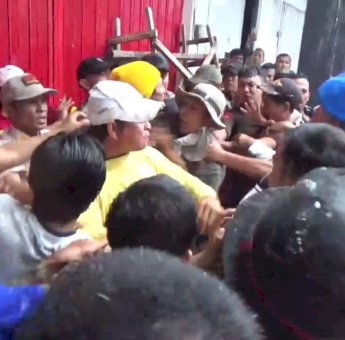 Pembongkaran Bangunan Ilegal di Depan Balla Lompoa Gowa Berlangsung Ricuh