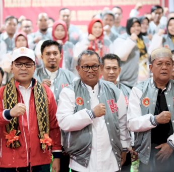 Lantik IKA Unhas Soppeng, Danny Pomanto Puji Kepemimpinan Bupati Andi Kaswadi