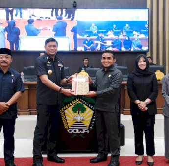 Pemkab Gowa Serahkan Ranperda Pencabutan Perda Wajib Masker ke DPRD