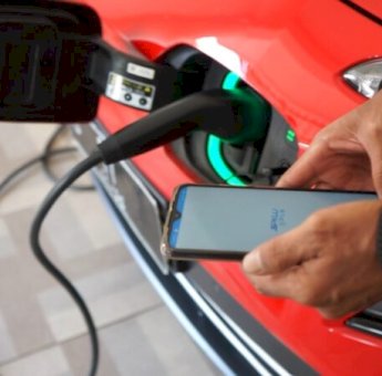 Isi Ulang Mobil Listrik dari Rumah, PLN Lagi Ada Promo Sambung Listrik