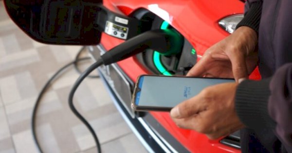 Isi Ulang Mobil Listrik dari Rumah, PLN Lagi Ada Promo Sambung Listrik