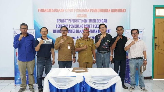 Penandatanganan Kontrak Kerjasama antara Pemkab Manggarai Timur dan Bank NTT. (Istimewa)