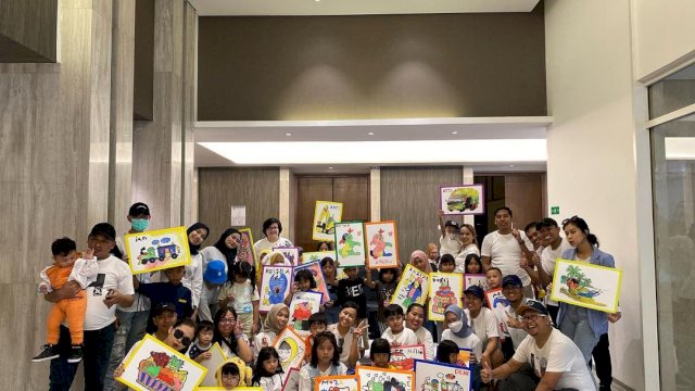 Puluhan anak ikut meramaikan Art Festival yang digelar Novotel Makassar, Minggu (26/02). Dalam kegiatan ini sejumlah konten seni ikut digelar dengan melibatkan antusiasme masyarakat yang cukup tinggi. (Dok. Novotel Makassar)