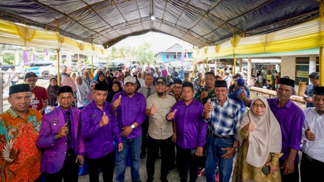 Gubernur Sulsel Andi Sudirman Sulaiman, saat menggelar bertemuan dengan warga Cendaka, Kabupaten Enrekang, Sabtu (25/02/2023). (Istimewa)