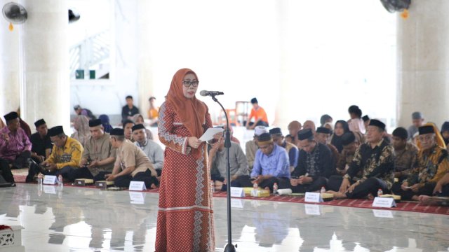 Sekretaris Daerah Kabupaten Gowa Kamsina saat menghadiri penutupan pelaksanaan STQH ke-32 Tingkat Kabupaten Gowa, kemarin. (Dok. Humas Gowa)