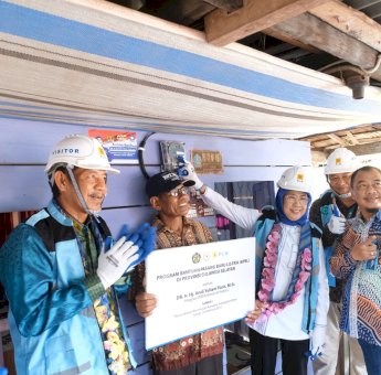 417 Warga Bone Tersenyum Bahagia Dapat Bantuan Pasang Baru Listrik PLN dari Pemerintah