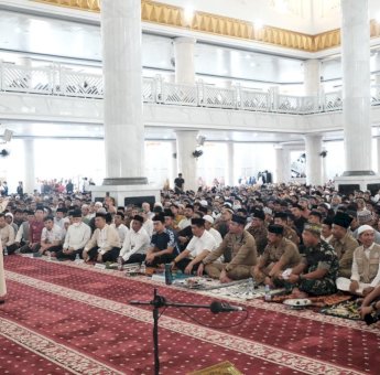 Datangkan Ustad Adi Hidayat, Masyarakat Gowa Antusias Hadiri Peringatan Isra Miraj di Masjid Syekh Yusuf