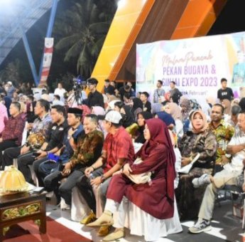 Moment Pimpinan dan Anggota DPRD pada Penutupan Pekan Budaya dan Sinjai Expo