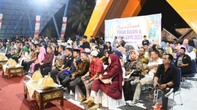 Pimpinan dan Anggota DPRD Sinjai saat menghadiri penutupan Pekan Budaya dan Sinjai Expo HJS ke-459, Senin (27/02/2023). (Istimewa)