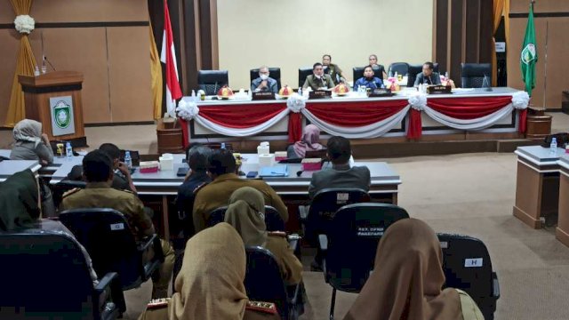 Wawali Pangerang Rahim Serahkan Nota Kesepahaman Pagu Indikatif ke DPRD Parepare