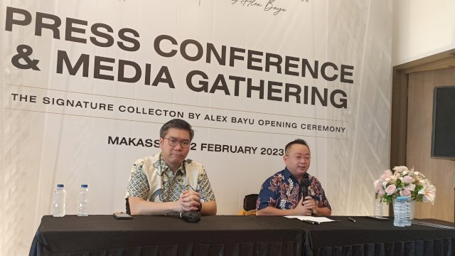 Chief Project Marketing PT Indonesian Paradise Property Tbk Reagan Halim (kiri) dan President Director & CEO PT Indonesian Paradise Property Tbk Anthony Prabowo Susilo di sela-sela memberikan keterangan terkait progres pengoperasian 31 Sudirman Suite Makassar, Kamis (02/02). (Chaerani/Republiknews.co.id)