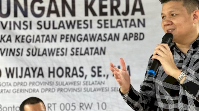 Anggota DPRD Sulsel, Edward Wijaya Horas saat menggelar kunker dalam rangka pengawasan APBD Sulsel di Jalan Bontoduri, Kecamatan Tamalate, Makassar, Rabu (1/2/2023). (Foto: Istimewa)