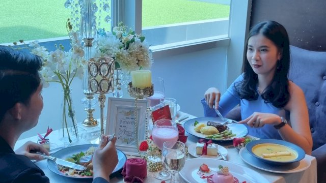 Aston Makassar tawarkan paket makan malam romantis di perayaan Hari Valentine sambil menikmati pemandangan di ketinggian ON20 Hall. (Dok. Aston Makassar)
