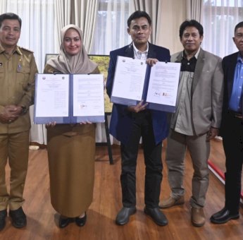 Pemda Lutra dan Unibos Teken MoU Tingkatkan Kualitas SDM