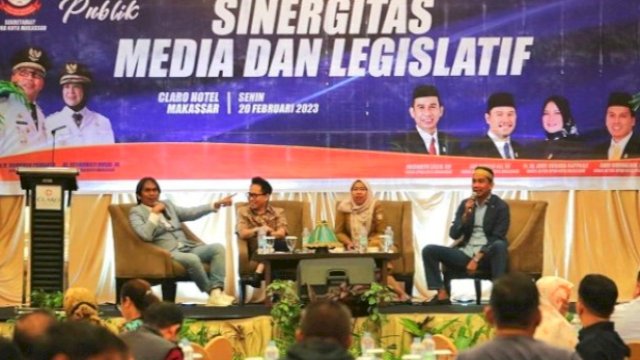 Sekretariat DPRD Kota Makassar menggelar diskusi publik dengan tema 'Sinergitas Legislatif dan Media' di Hotel Claro, Makassar, Senin (20/2/2023). (Foto: Istimewa)