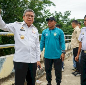 Tangani Dampak Banjir, Wali Kota Parepare : Daripada Mengkritisi, Lebih Bijaksana Kita Kerja Bakti Bantu Warga