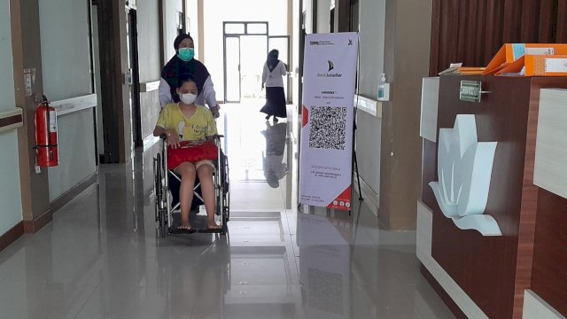 Ket : Aktivitas pasien dan perawat di ruangan Anggrek RS Andi Makkasau Parepare