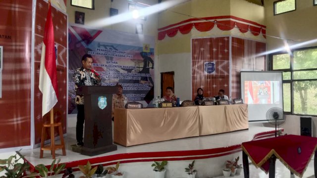 Ket : Manager PT PLN (Persero) Unit Induk Distribusi Sulawesi Selatan, Sulawesi tenggara, Sulawesi barat (Sulselbar), Moch Andy Adchaminoerdin membawakan sambutannya dalam acara PKS di Pulau Kaledupa (Istimewa)