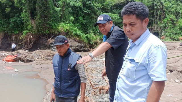 Ket : PAM Tirta Karajae Parepare saat melakukan pemtaan Daerah Aliran Sungai (Isrimewa)