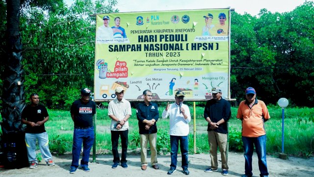 Ket : Bupati Jeneponto, Iksan Iskandar beserta sejumlah pejabat tinggi daerah lainnya menghadiri Hari Peduli Sampah Nasional (Istimewa)