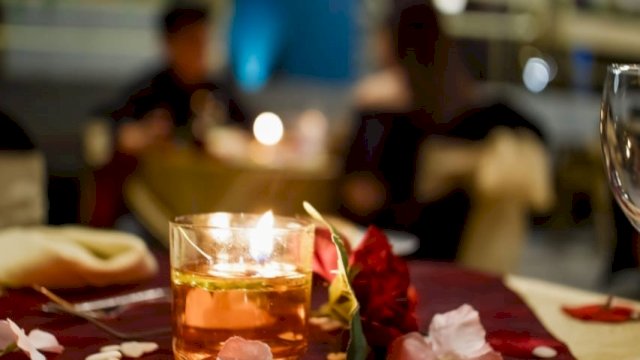 Mercure Nexa Pettarani Makassar menawarkan paket makan malam romantis di perayaan Hari Valentine dengan harga sepsial. (Dok. Mercure Makassar)