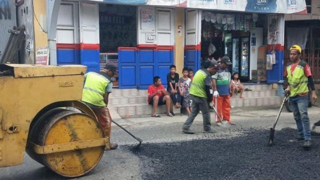 Dinas PUPR Pemkot Parepare Benahi Jalan Rusak Disejumlah Titik