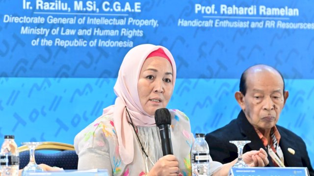 Plt Kepala Dinas Kominfo-SP Sulsel, Sukarniaty Kondolele, menjadi narasumber dalam Seminar pada Inacraft 2023 di Jakarta Convention Center, Kamis (02/03/2023). (Istimewa)
