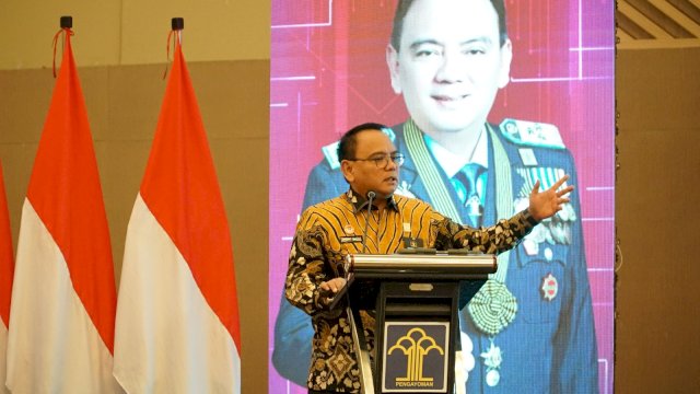Sekretaris Jenderal Kementerian Hukum dan HAM RI Komjen Pol. Andap Budhi Revianto buka Rapat Koordinasi Peran Kantor Wilayah Kementerian Hukum dan HAM dalam Memberikan Dukungan pada Tugas dan Fungsi Balai Harta Peninggalan Makassar, di Hotel Claro Makassar, Kamis (02/03). (Dok. Humas Kanwil Kemenkumham Sulsel)