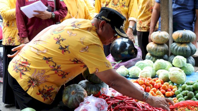Pastikan Harga Bahan Pokok Stabil Jelang Ramadhan, Wabup Soppeng Berkunjung ke Pasar