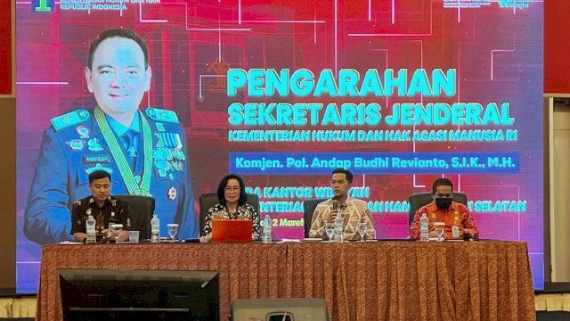 Kanwil Kemennkumham Sulsel hadirkan empat narasumber dari instansi berbeda dalam rangka memberikan penguatan kepada jajaran petugas pengamanan lingkup lapas dan rutan yang ada di Hotel Claro Makassar, kemarin. (Dok. Humas Kanwil Kemenkumham Sulsel)