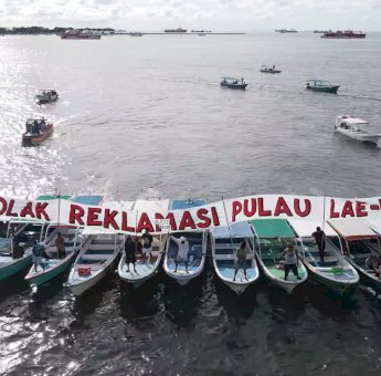 Ancam Ruang Hidup, Warga Pulau Lae-Lae Aksi Parade Laut Tolak Reklamasi