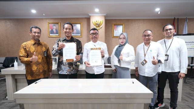 Penandatanganan MoU antara Bank Sulselbar dengan PLN UID Sulselrabar. (Istimewa)