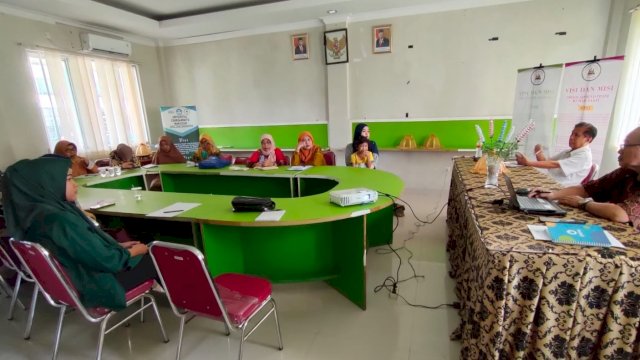 Rapat Panitia Penerimaan Mahasiswa Baru seluruh Fakultas di Universitas Cokroaminoto Makassar (UCM), Selasa (07/03/2023). (Istimewa)