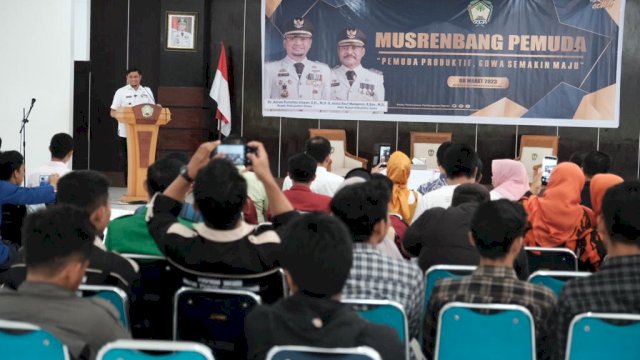 Bupati Gowa Adnan Purichta Ichsan saat menghadiri Musrenbang Pemuda dengan tema "Pemuda Produktif, Gowa Semakin Maju" yang berlangsung di Baruga Tinggimae, Rumah Jabatan Bupati Gowa, kemarin. (Dok. Humas Gowa)