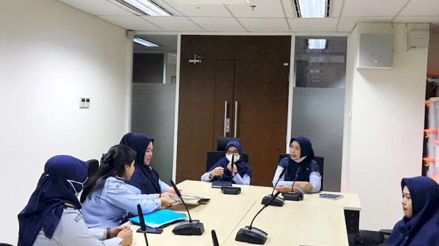 Tim Kanwil Kemenkumham Sulsel saat melakukan koordinasi dan konsultasi Direktorat Jenderal Administrasi Hukum Umum (Ditjen AHU) di Jakarta, kemarin. (Dok. Humas Kanwil Kemenkumham Sulsel)