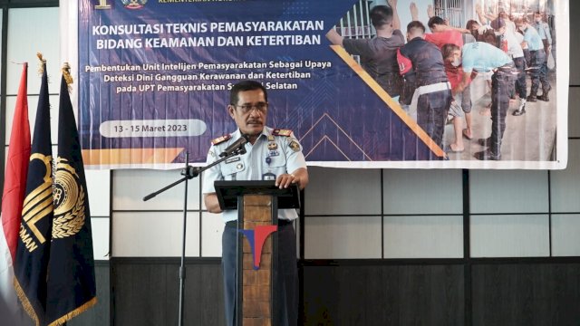 Kakanwil Kemenkumham Sulsel Liberti Sitinjak saat membuka Konsultasi Teknis Pemasyarakatan Bidang Keamanan dan Ketertiban, di Hotel Teras Kita Makassar, kemarin. (Dok. Humas Kanwil Kemenkumham Sulsel)