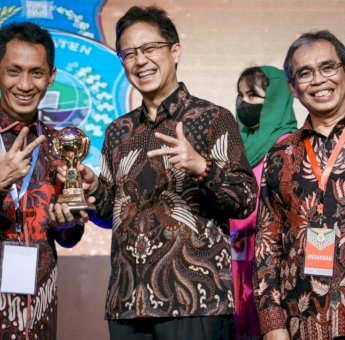 Seluruh Warga Wakatobi Dijamin JKN-KIS, Bupati Haliana Terima Penghargaan UHC