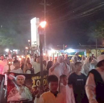 Pawai 10 Ribu Obor Sambut Bulan Suci Ramadhan 1444 Hijriah di Makassar