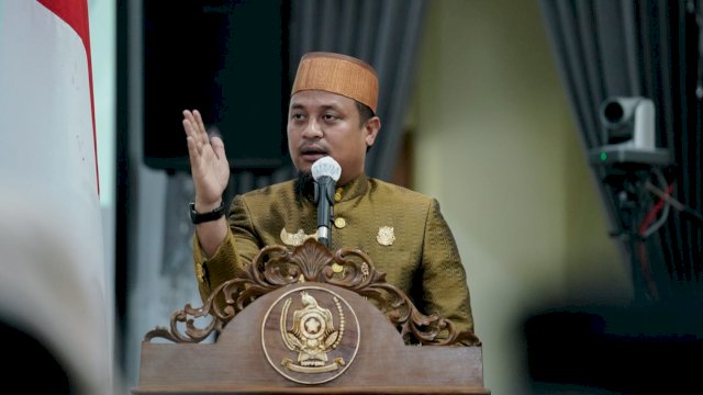 Gubernur Sulsel Andi Sudirman Sulaiman, memberikan sambutan saat Rapat Paripurna DPRD Soppeng memperingati HUT ke-762 Kabupaten Soppeng, Selasa (21/03/2023). (Istimewa)