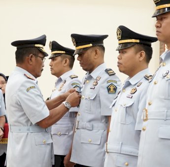 Liberti Sitinjak Lantik 12 Pejabat Administrasi dan 25 Fungsional di Lingkungan Kanwil Kemenkumham Sulsel