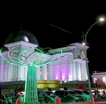 Bupati dan Wabup Soppeng Salat Tarwih Pertama di Masjid Agung Darussalam, Ini Pesannya