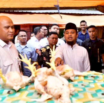 Hari Kedua Ramadan, Gubernur Andi Sudirman Pantau dan Harga Bahan Pokok di Pasar Terong Makassar