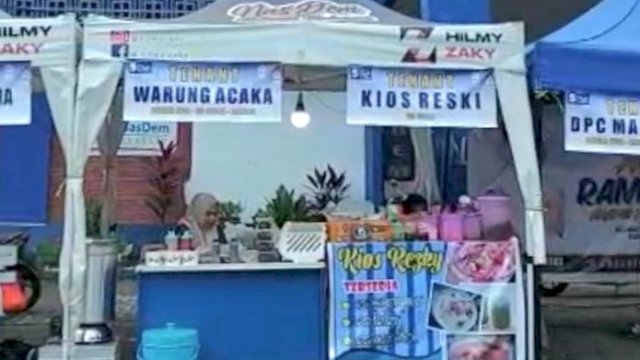 Salah satu Tanent yang menjajakan berbagai makanan Takjil di Depan Sekretariat DPD NasDem Kota Makassar, Jl. AP Pettarani, Sabtu (25/03/2023). (Istimewa)